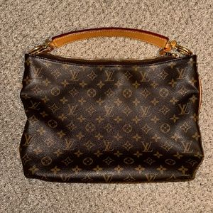 Louis Vuitton shoulder bag. Monogram canvas.